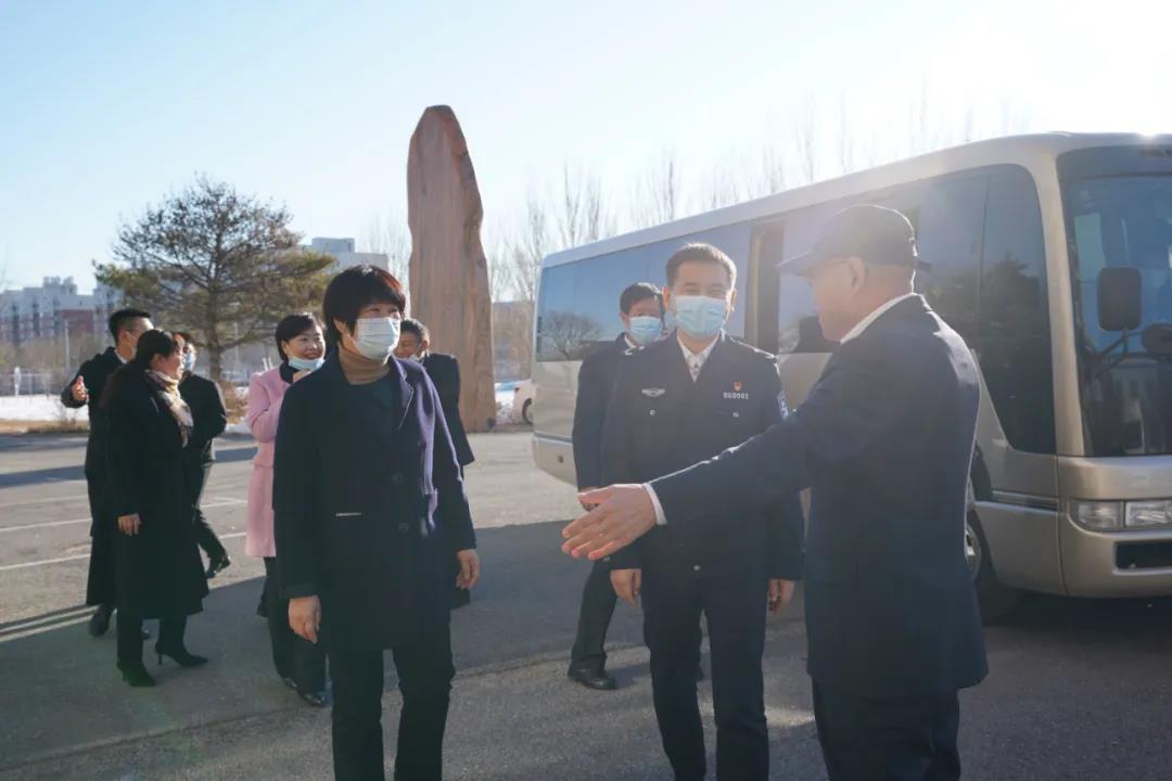 朝陽副市長、市公安局黨委書記、局長趙丕顯帶隊參觀冰河集團